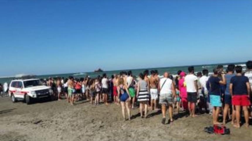 Karasu&rsquo;da Denize Giren Vatandaş Suda Kayboldu