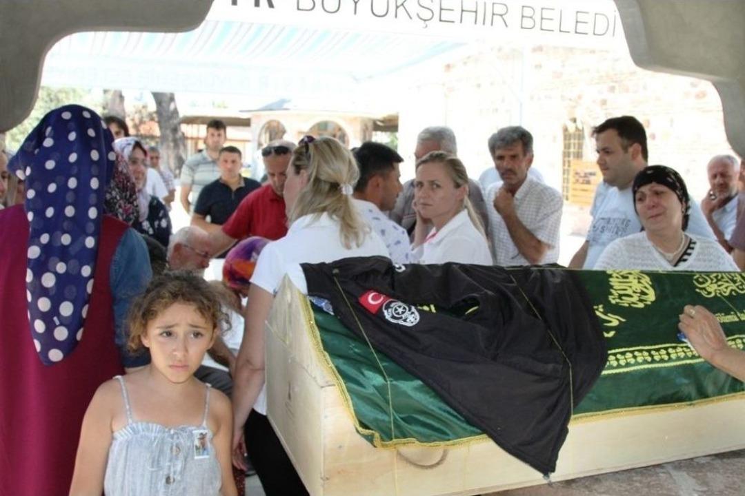 &Ouml;ld&uuml;r&uuml;len &Ouml;zel G&uuml;venlik&ccedil;i G&ouml;zyaşları Arasında Son Yolculuğuna Uğurlandı