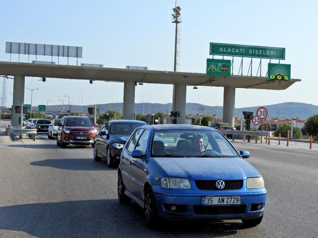 Bayramda &Ccedil;eşme&rsquo;ye 342 Bin 442 Ara&ccedil; Giriş Yaptı