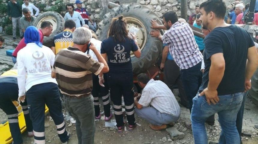 Takla Atan Trakt&ouml;rde Sıkışan Baba Ve Kızını Afad Kurtardı