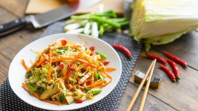 Tavuklu Çin Lahana Salatası