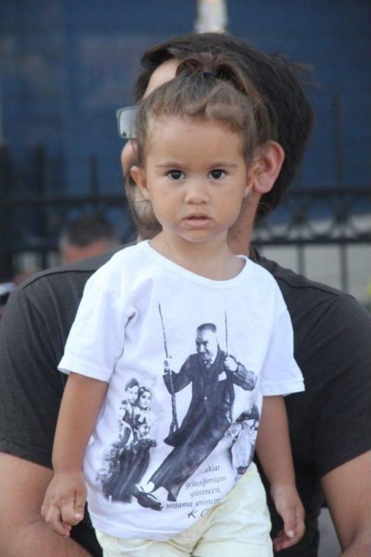 Aşırı Sıcak Zafer Bayramı Törenine İlgiyi Azalttı G2