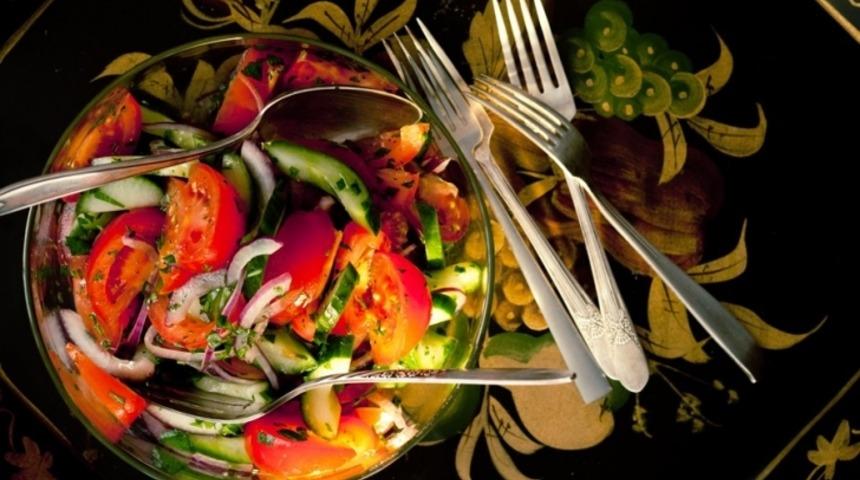 Kolay Domates Salatası