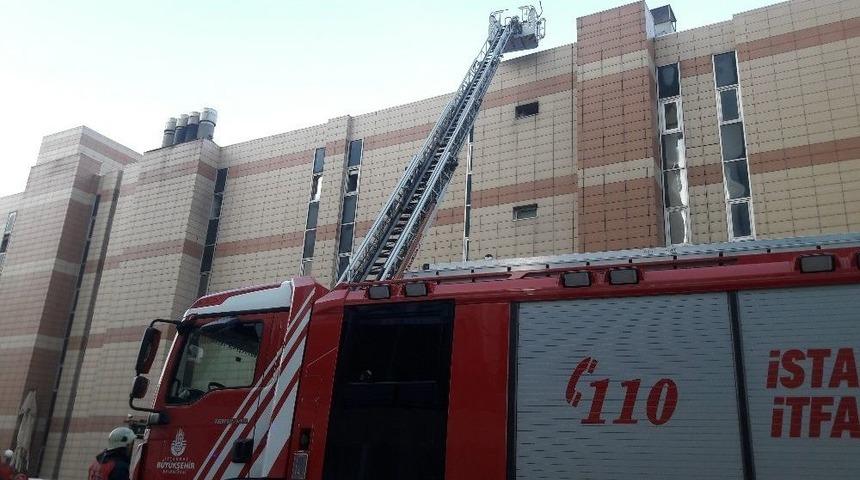 İstanbul Kuyumcukent&rsquo;de Yangın Paniği