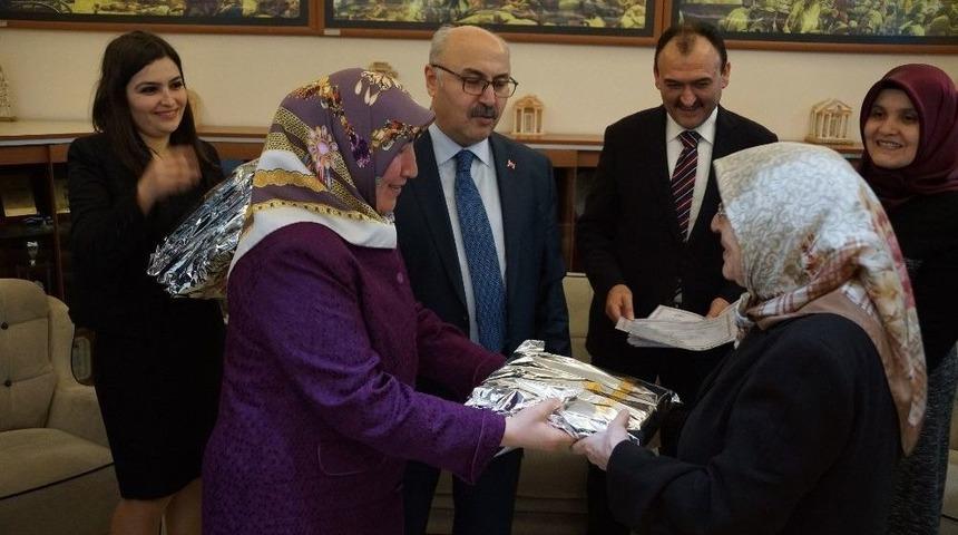 Okuma Yazma &Ouml;ğrenen Kursiyerlere Sertifikaları Verildi