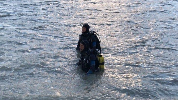 Serinlemek İçin Gölete Giren 13 Yaşındaki Çocuk Suda Kayboldu G3