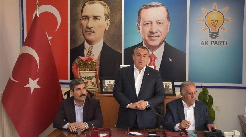 Ak Parti Heyeti Basınla Bir Araya Geldi