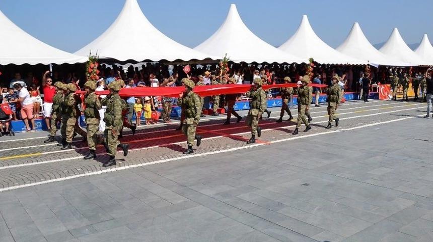 İzmir&rsquo;de 30 Ağustos Zafer Bayramı Coşkusu