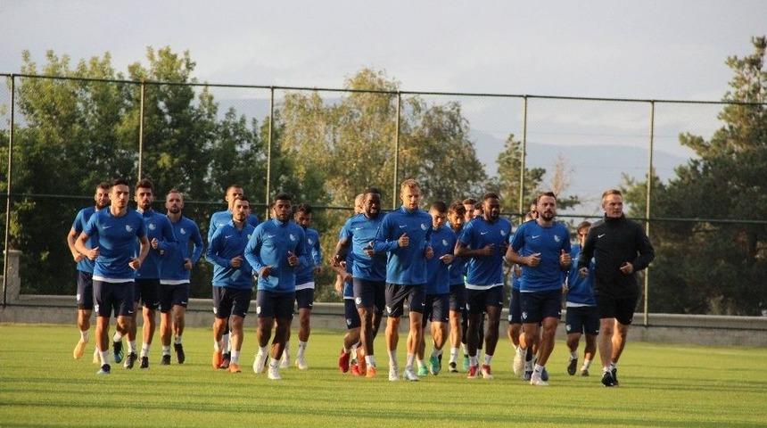 Altıparmak: &ldquo;hi&ccedil;bir Kul&uuml;pten &Ccedil;ekinmiyoruz, Kazanmak İ&ccedil;in Sahaya &Ccedil;ıkacağız&rdquo;