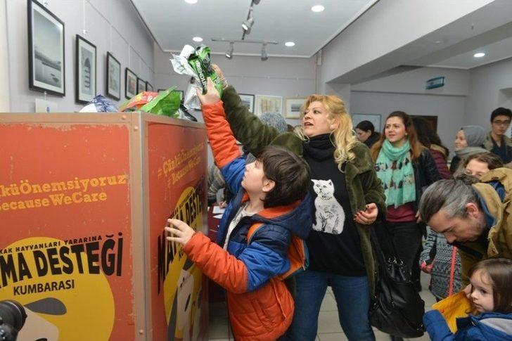 Kedi Filmini İzlemeye Mama İle Geldiler G1