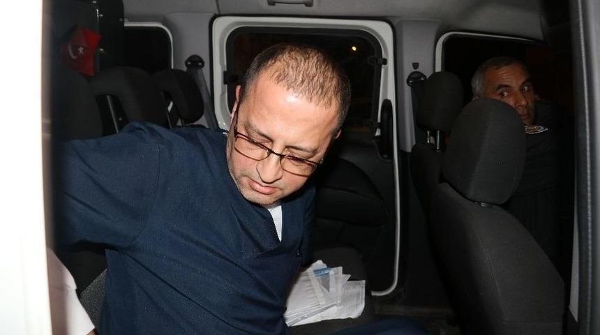 Ambulans Gecikince Doktoru Zorla Ambulansa Bindirdi