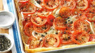 Domates ve Soğanlı Yufka Pizza