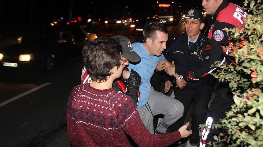 Alkol&uuml; Fazla Ka&ccedil;ıran S&uuml;r&uuml;c&uuml; Polisleri &Ccedil;ileden &Ccedil;ıkardı