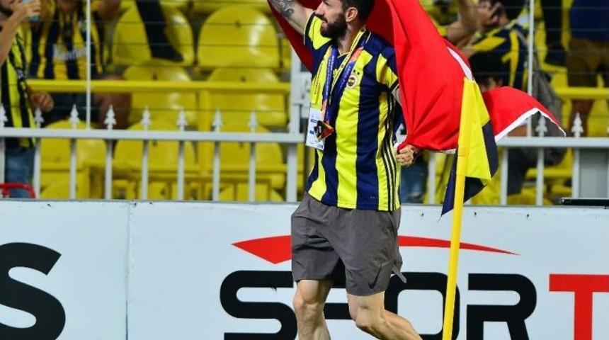 Fenerbah&ccedil;e&rsquo;de Ramil Guliyev&rsquo;e Plaket Verildi