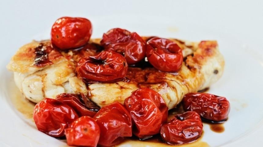 Közlenmiş Domatesli Tavuk