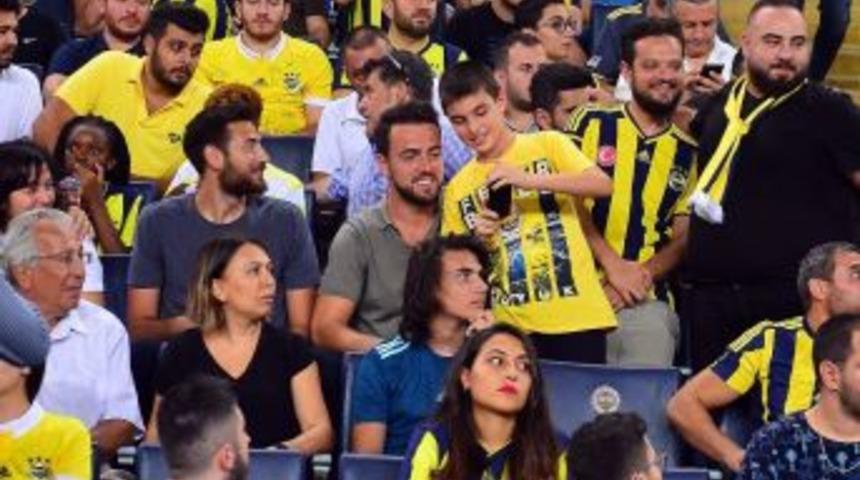 Melih Mahmutoğlu Trib&uuml;nde