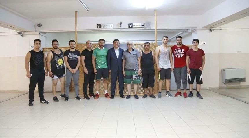 Ağabeyinin Vefatına &Uuml;z&uuml;ld&uuml; Beyin Kanaması Ge&ccedil;irdi