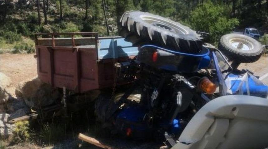 Trakt&ouml;r Devrildi: 5 Yaralı