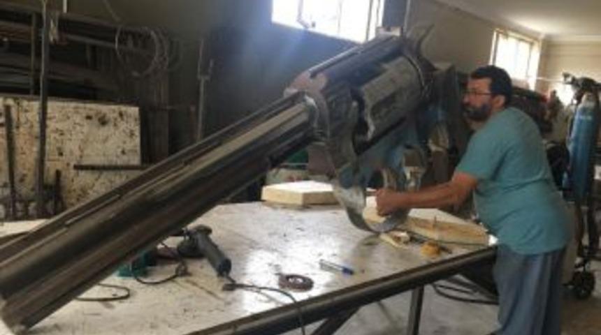 (&ouml;zel) Rizeli Demir Ustasından 100 Kiloluk Dev Silah