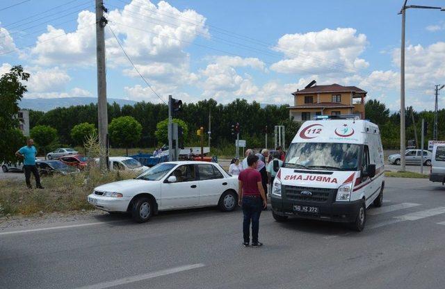 Niksar&rsquo;da Trafik Kazası: 5 Yaralı 3