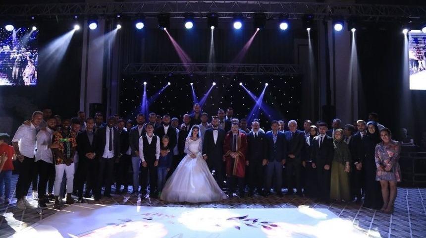 Mustafa Akbaş, D&uuml;nya Evine Girdi