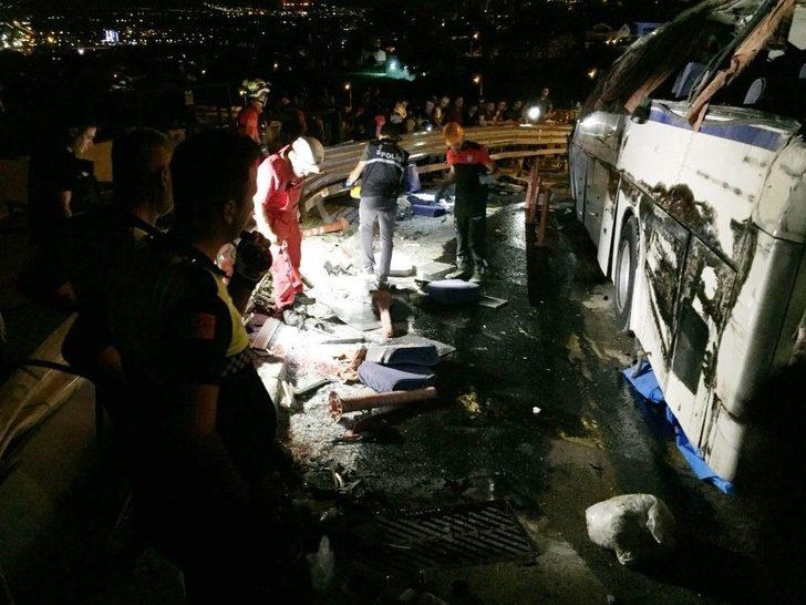 Kaza Yapan Otobüsün Enkazı Kaldırıldı G3