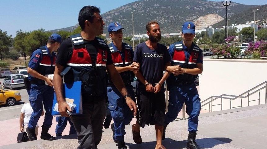 Evinde &Ouml;l&uuml; Bulunan Adamın Katili Oğlu &Ccedil;ıktı