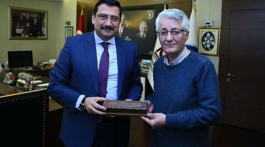 D&uuml;nyanın En K&uuml;&ccedil;&uuml;k Tespihlerinden Biri Başkan Ak&rsquo;ta