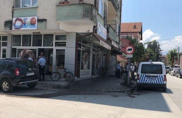 Sakarya&rsquo;da Simit&ccedil;ide Sıra Kavgası Kanlı Bitti 2