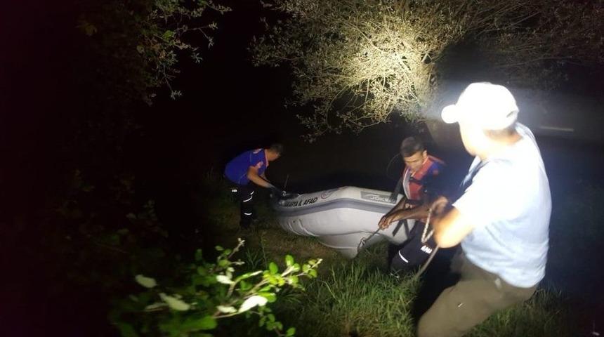 Sakarya Nehri&rsquo;ne D&uuml;şen Gen&ccedil; Suda Kayboldu