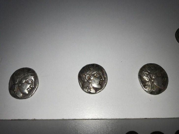 İstanbul’da Tarihi Eser Operasyonunda El Yazması 2 Kuran Ele Geçirildi G2