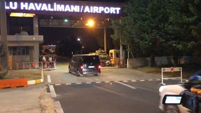 Serbest Bırakılan Yunan Askerler Çorlu Havaalanı’ndan Yunanistan’a Gönderildi