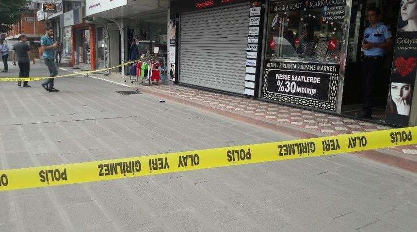 &Ccedil;eki&ccedil;li Hırsız, Ger&ccedil;ek Sandığı Sahte Altınları &Ccedil;aldı