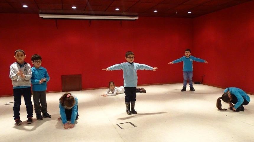 Gesmek&rsquo;t &Ccedil;ocuklara Drama Eğitimi Veriliyor