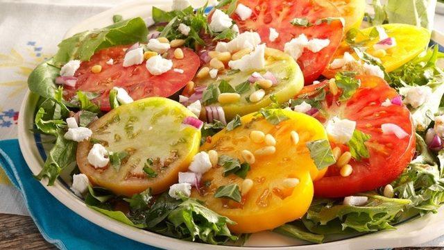 Çam Fıstıklı Domates Salatası