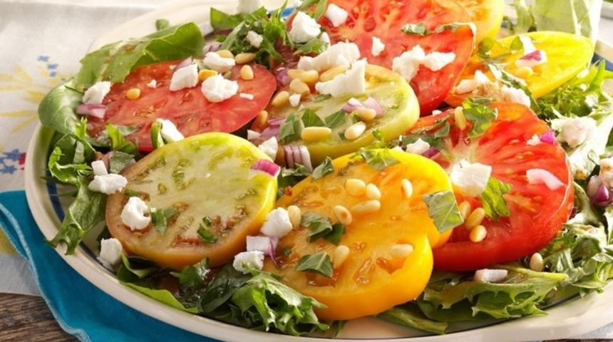 Çam Fıstıklı Domates Salatası