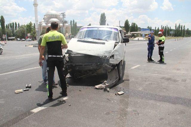 Beyşehir’de İki Ayrı Trafik Kazası: 4 Yaralı 1