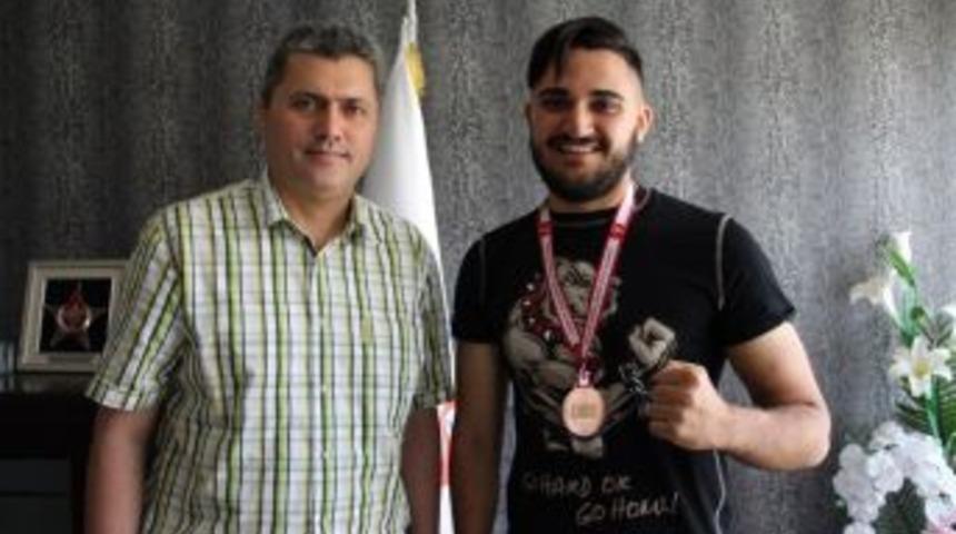 Hataylı Kick Boks&ccedil;ular Madalyalarla D&ouml;nd&uuml;