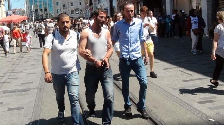 (özel) Taksim Meydanı’nda Taciz İddiasına Gözaltı