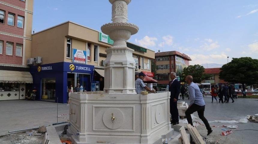 Vakıflar İşhanı &Ouml;n&uuml;ne Tarihi &Ccedil;eşme Yapılıyor