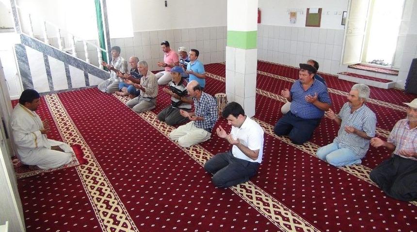 Silifkeliler Bu Sefer &lsquo;yağmur Duası&rsquo;na Değil &lsquo;dolar Duası&rsquo;na &Ccedil;ıktı