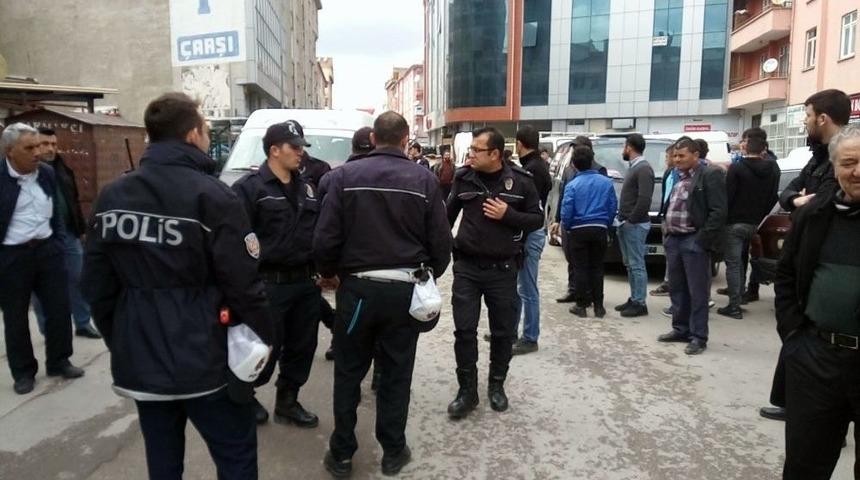 Kavga Eden Kadın Basın Mensuplarına Saldırdı