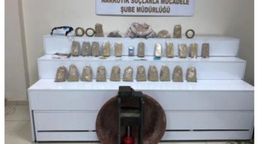 İmalathaneye Çevrilen Evde 17 Kilo Eroin Ele Geçirildi