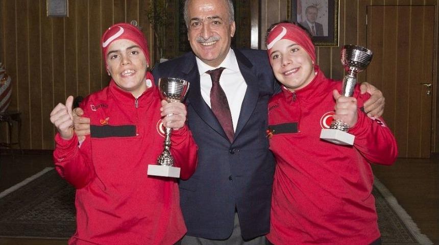 Şampiyon Bing&uuml;l Kardeşlerden Rekt&ouml;r &Ccedil;omaklı&rsquo;ya Ziyaret