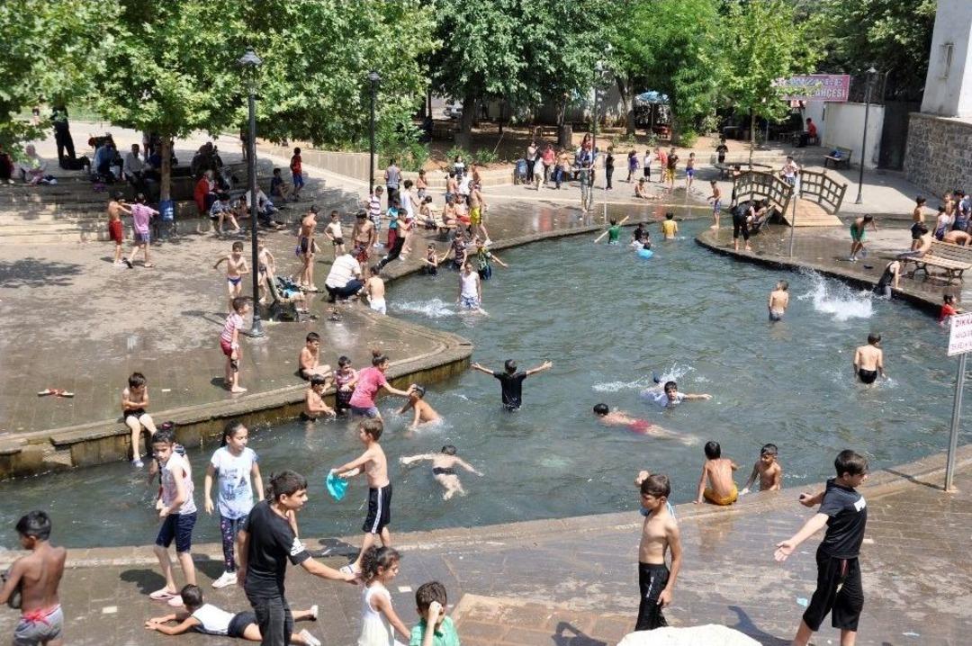 Sıcaktan Bunalanlara Su Tankerli &Ccedil;&ouml;z&uuml;m