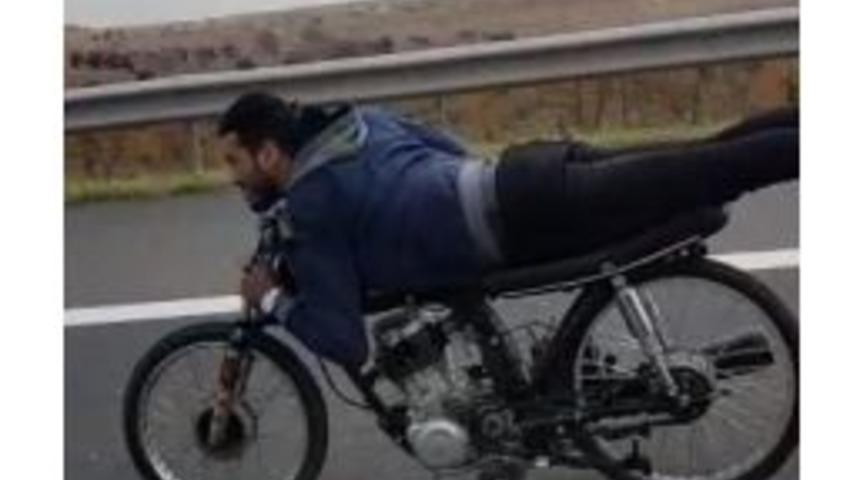 Motosiklet &Uuml;zerinde &Ouml;l&uuml;m&uuml;ne Yolculuk