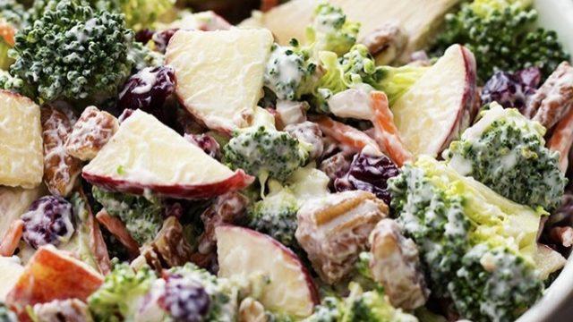 Brokolili Elmalı Salata