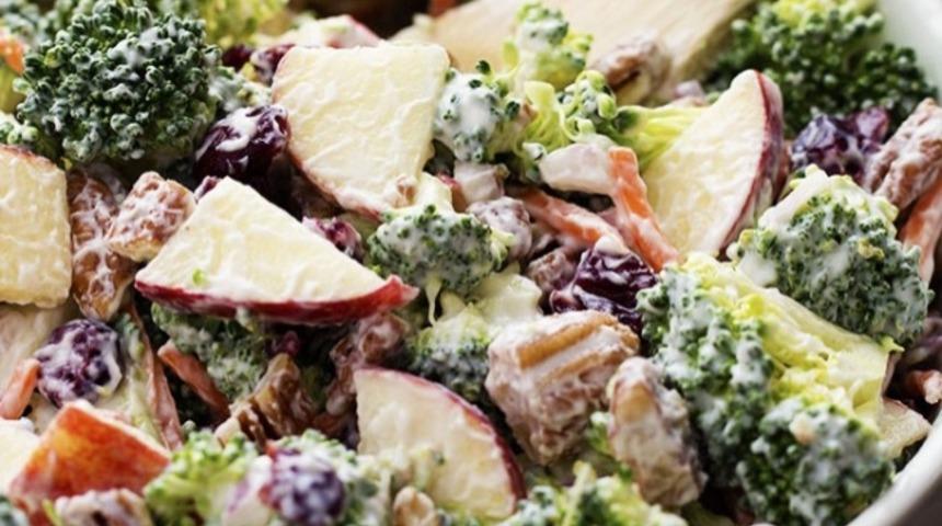 Brokolili Elmalı Salata