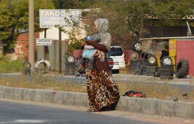 Söke’de Dilenciler Kendilerini Ve Araçları Tehlikeye Atıyor