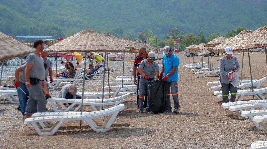 9 G&uuml;nl&uuml;k Tatilin Ardından Adrasan Sahili Temizlendi